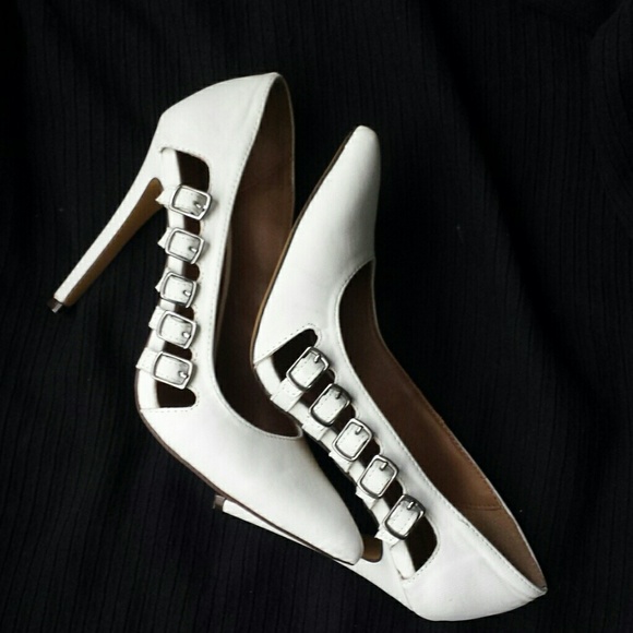 *SOLD* Michael Antonio White Pointy Pumps - Picture 4 of 4