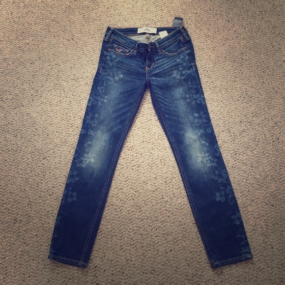 BRAND NEW HOLLISTER ANKLE JEANS