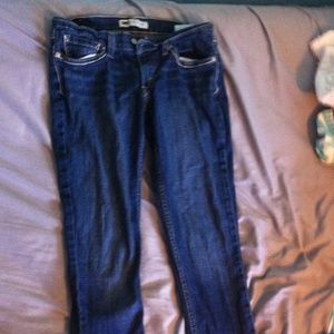 Size 7M Levi skinny jeans.