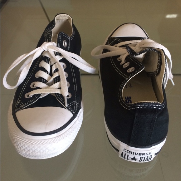 Black rarely worn converse low top sneakers