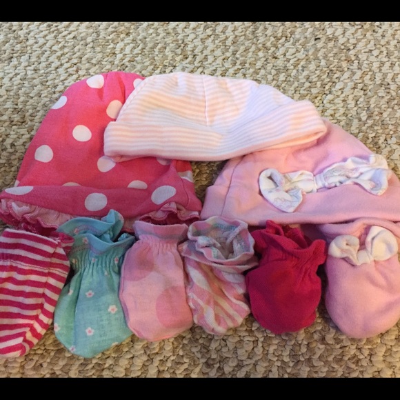Hats and mittens. New born.