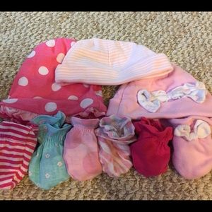 Hats and mittens. New born.