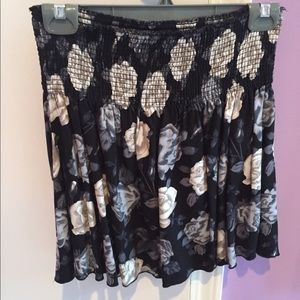 Aritzia flower skirt size xs could fit small