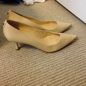 Pointed toe pumps