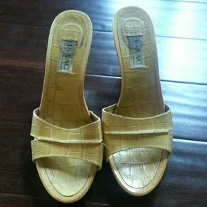 Wood bottom sandals