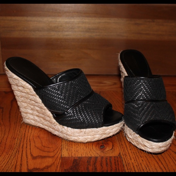 BCBG generation black wedges