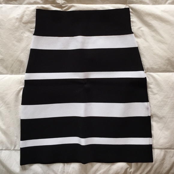 BCBGMAXAZRIA B&W Bandage Skirt