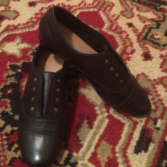 FOSSIL black leather women's oxfords