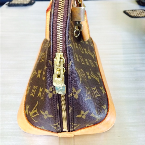 SOLD!! Authentic  Louis Vuitton Alma!! - Picture 2 of 4