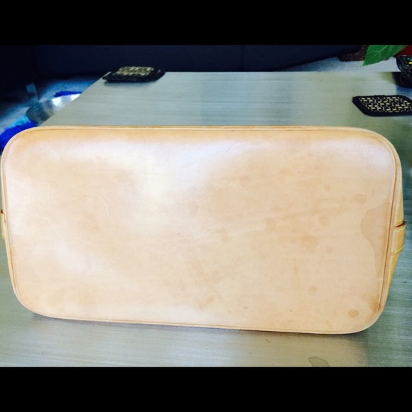 SOLD!! Authentic  Louis Vuitton Alma!! - Picture 3 of 4