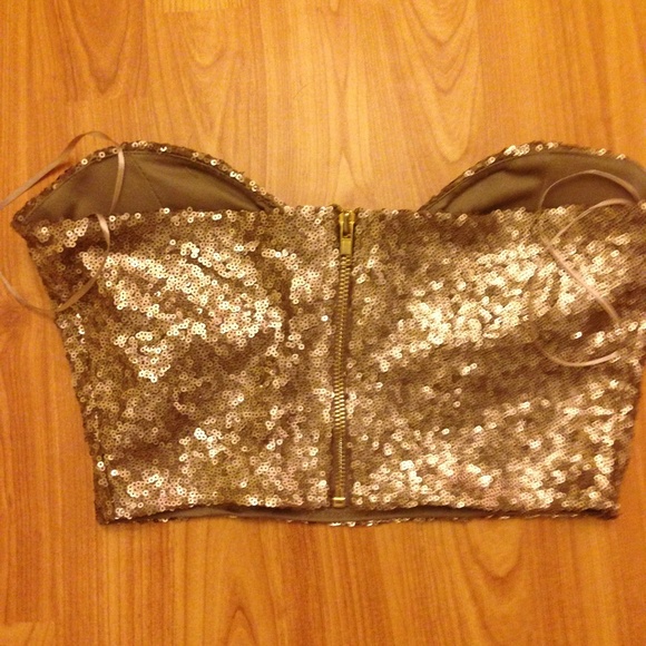 Sold in bundle - Gold sequin crop top - Picture 2 of 2