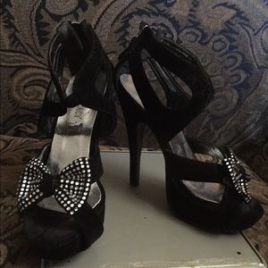 Black bow heels