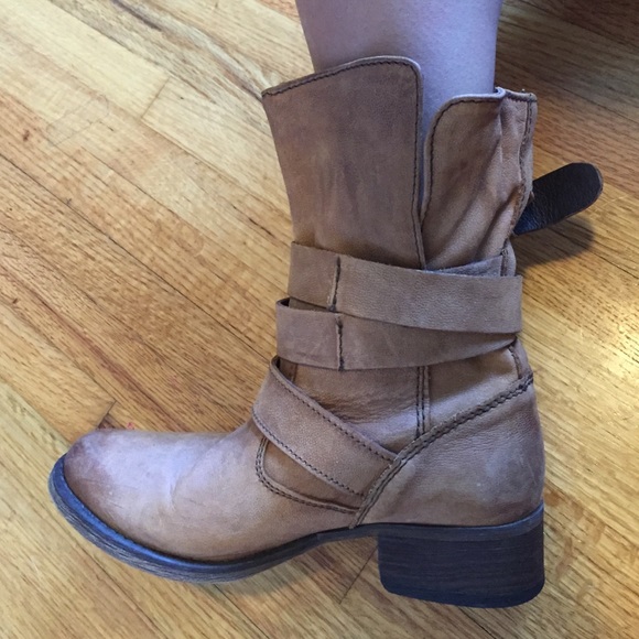 Steve Madden Brewzzer Boots - Picture 2 of 4