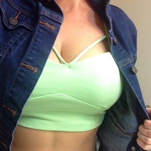 ❤️sold in bundle!❤️ Minty green sexy crop top