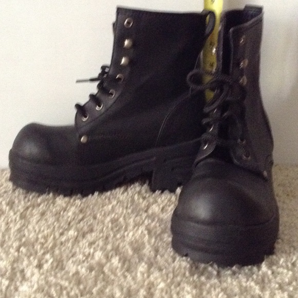 Black hiking boots. Price drop