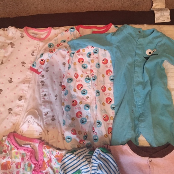 Baby sleep and play one piece outfits - Picture 2 of 3