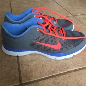 ✨SALE✨Grey Nikes