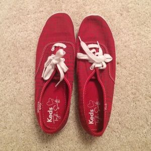 Taylor Swift Red Keds