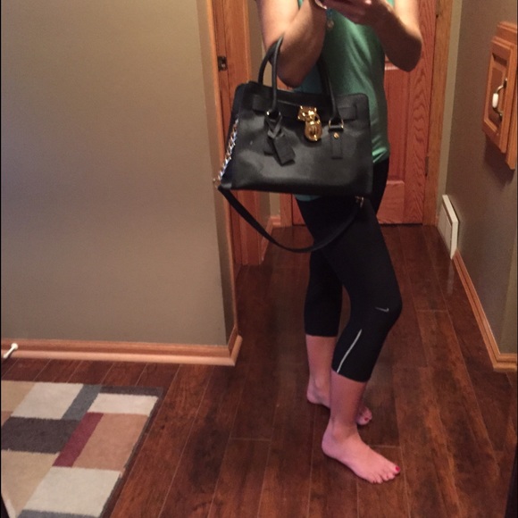 Authentic Micheal Kors purse - Picture 4 of 4