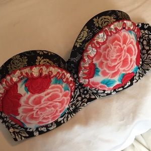 Strapless bikini top