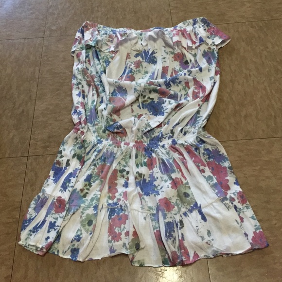 Cute floral top! Barely worn