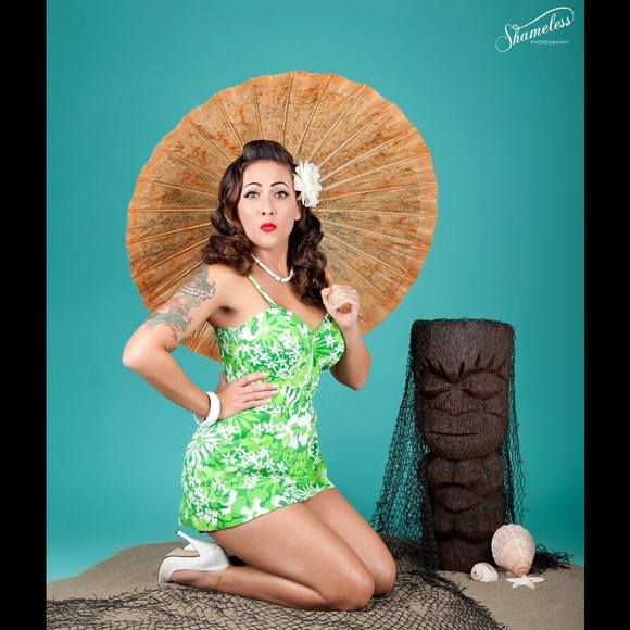 Welcome to my closet! - Picture 2 of 3