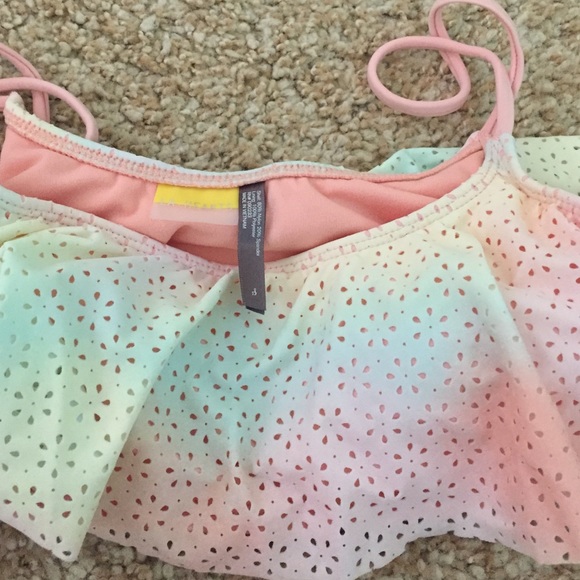 Spaghetti Strap Ruffle Bikini Top - Picture 3 of 3
