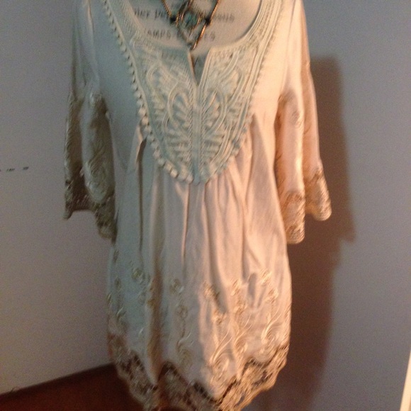 Tops - 🎉NEW🎉Ivory Embroidered Gorgeous Top, 1 S, 1 MED