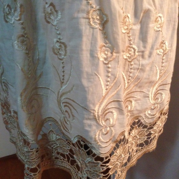 🎉NEW🎉Ivory Embroidered Gorgeous Top, 1 S, 1 MED - Picture 4 of 4