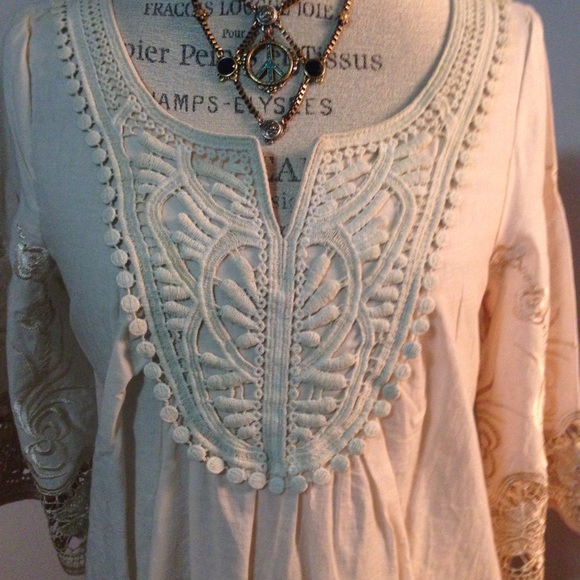 🎉NEW🎉Ivory Embroidered Gorgeous Top, 1 S, 1 MED - Picture 2 of 4