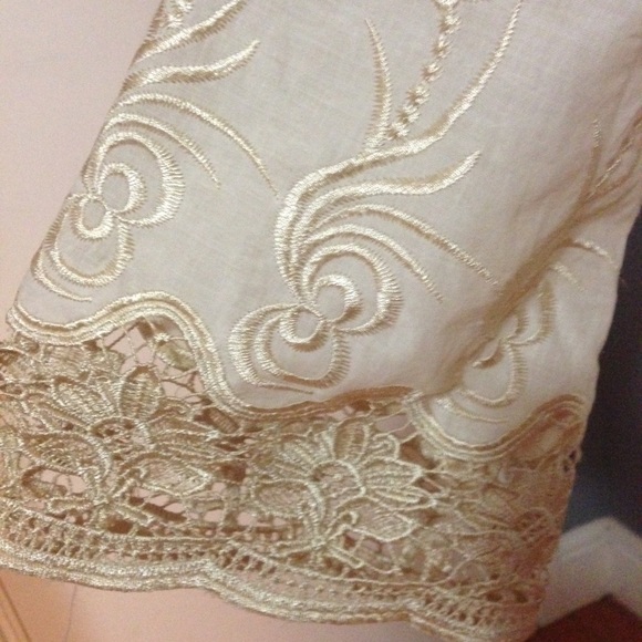 🎉NEW🎉Ivory Embroidered Gorgeous Top, 1 S, 1 MED - Picture 3 of 4