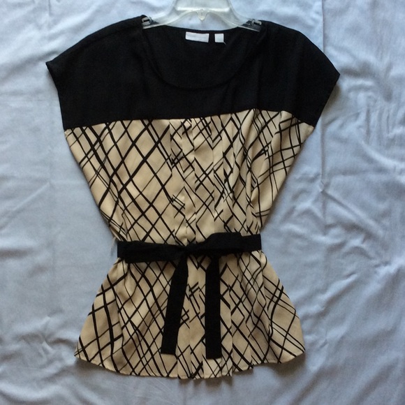 Black and Tan NY&Co dressy blouse with belt