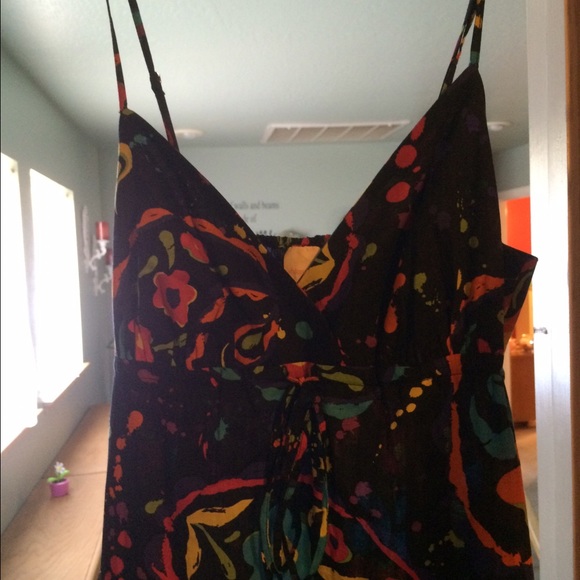 Cute maxi dress never worn :)