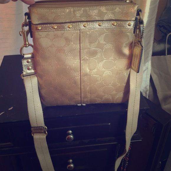 Coach Signature Swingpack Crossbody