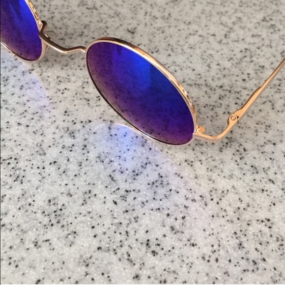 Round Blue Mirrored Sunglasses - Picture 2 of 4