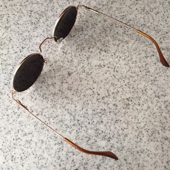 Round Blue Mirrored Sunglasses - Picture 3 of 4