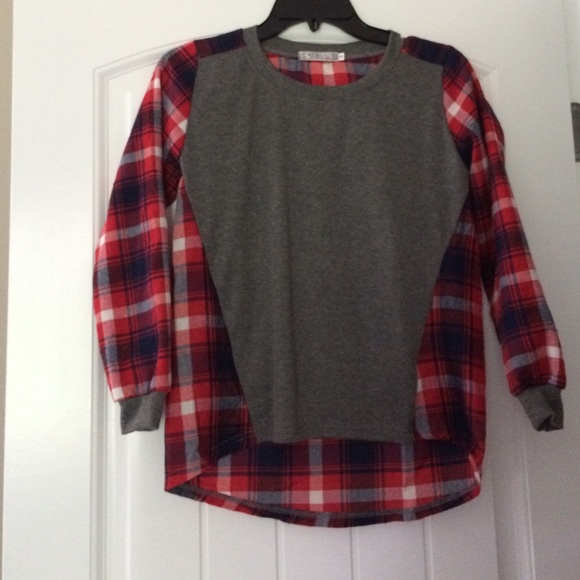 Grey and play top