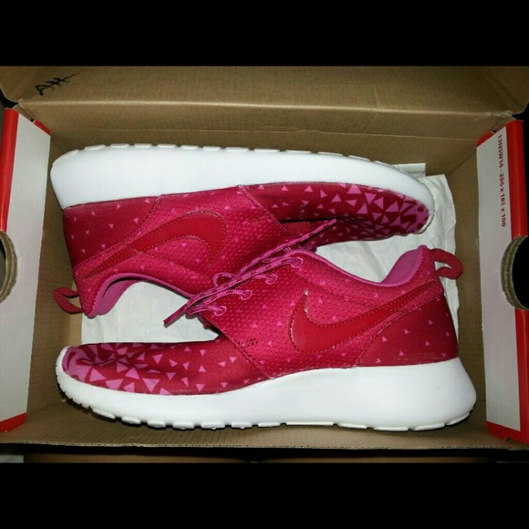 Roshe Runs - Picture 1 of 2