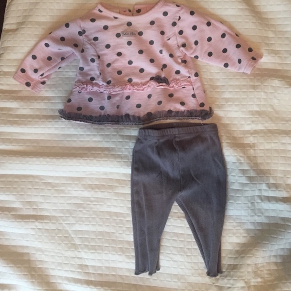 Calvin Klein 2 piece baby outfit - Picture 1 of 2