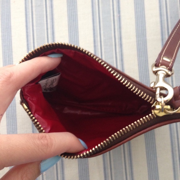 Dooney & Bourke Disney Mickey Mouse Wristlet 🐭❤️ - Picture 3 of 4