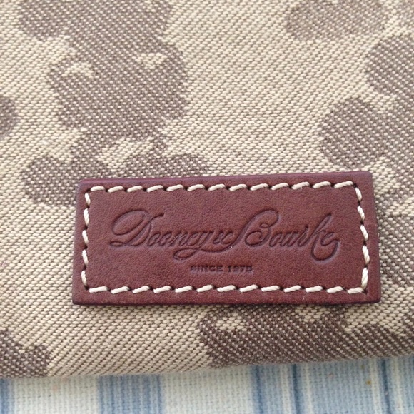 Dooney & Bourke Disney Mickey Mouse Wristlet 🐭❤️ - Picture 4 of 4