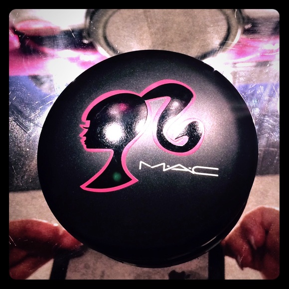 Barbie For MAC Beauty Powder In Pearl Blossom