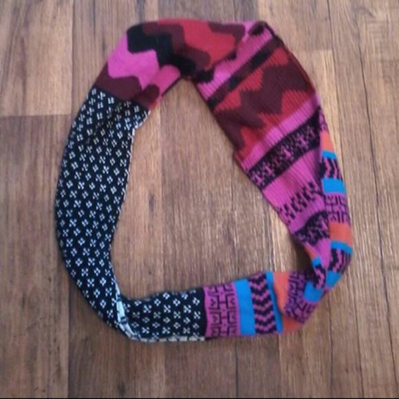 Multicolored infinity scarf - Picture 2 of 2