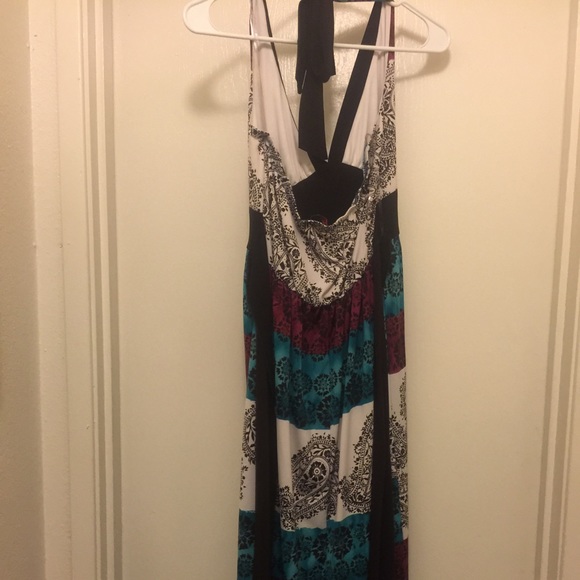 Multi-color floral print halter-top maxi dress - Picture 3 of 4