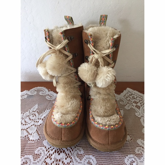 American eagle moccasin boots size 7!