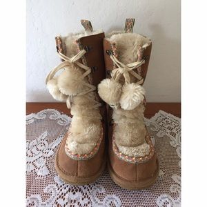American eagle moccasin boots size 7!