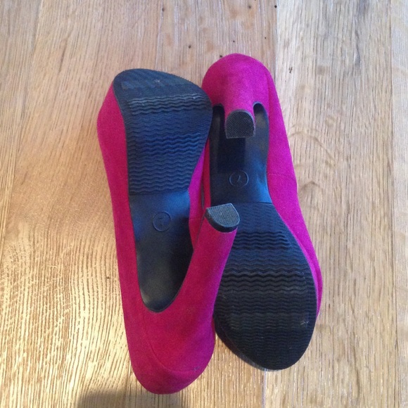 Hot Pink Pumps - Picture 2 of 3