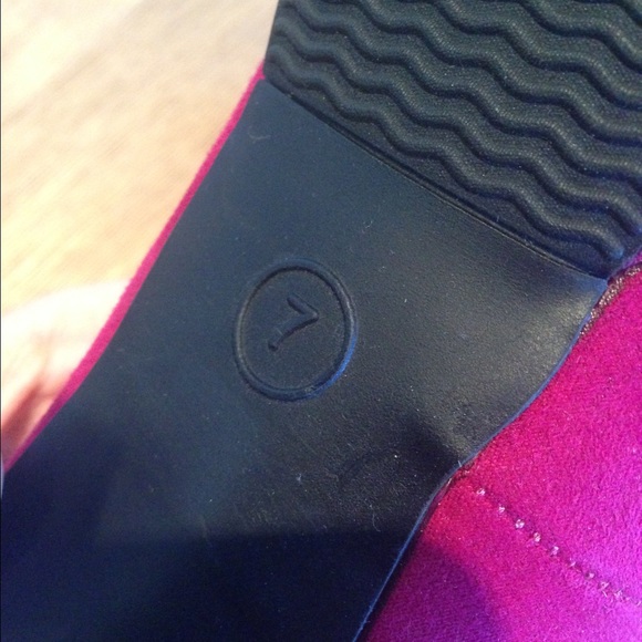 Hot Pink Pumps - Picture 3 of 3
