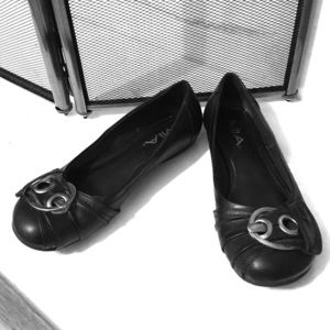 Cute, comfy black flats with silver buckle!