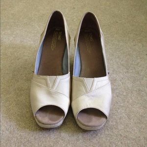 TOMS wedge shoes size 8.5